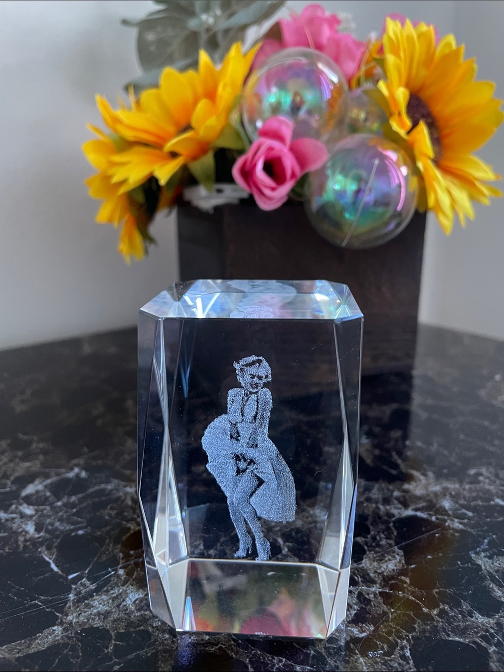 Marilyn Monroe 3D Laser Etched Crystal Glass Paperweight Block
Figurine - 3.125”